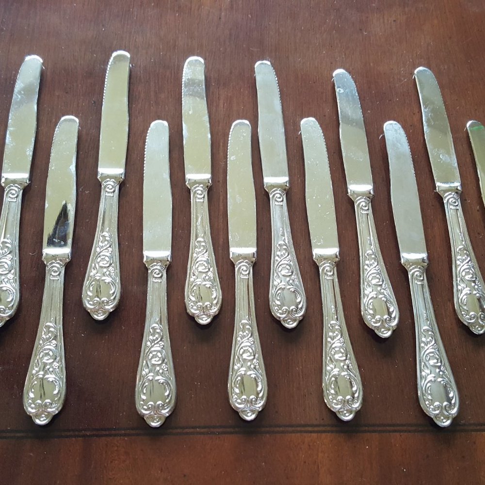 (SOLD)🎉HP🎉 Premium 51 Piece Italian Flatware Set, Service for 12 + Serving Set - Picture 7 of 16